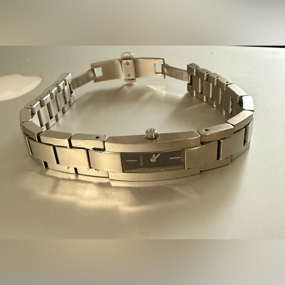 Gucci 4600L Series Women's Stainless Steel watch, pre-owned - Picture 11 of 14